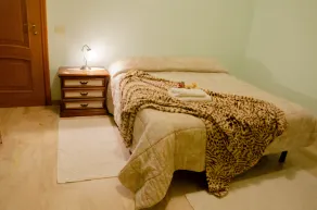 BRIGHT APARTMENT IN VILLA WITH Garden and Private Parking - Image 4