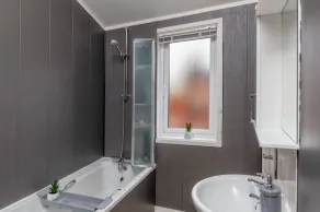 Family Luxury York Cabin Retreat with hot tub - Image 3