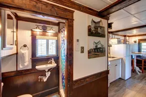 Historic suite with a private hot tub! - Image 3
