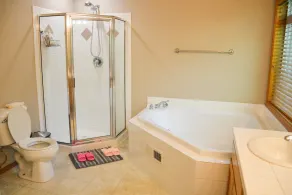 Alderwood Retreat - Sleep up to 8 - Weekly and Monthly Rate Available - NEW AC - Image 4