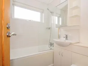 3 HORIZON VIEW, pet friendly, luxury holiday cottage in Dobwalls - Image 2