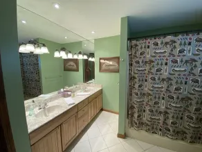 Lakefront 4BR/2BA Cabin - Sleeps 10  --> Pets Stay Free <-- - Image 4