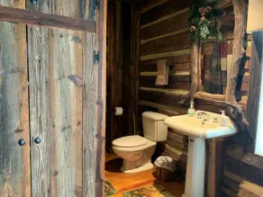 Lakefront Log Cabin on Beautiful Kerr Lake in downtown Clarksville VA - Image 4