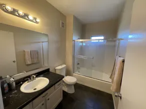 Biltmore Area Spacious 2 bedrooms 2 baths townhome with a bonus room and balcony - Image 4