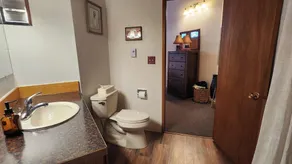 Unité supérieure de 4 chambres, 2 salles de bain, vue montagne - Image 5