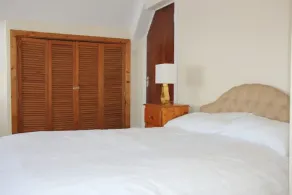 Spacious Townhouse - Image 5