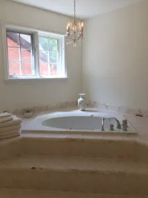 Spacieux et convivial pour la famille! Spa et vue sur le lac! 3 min des plages / 20 min. Centre ville - Image 4