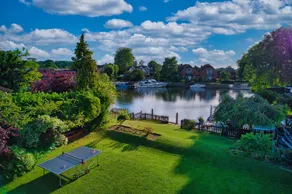 Charming Riverside Cottage - Ideal for Families & Groups, Pool, Gardens & River - Image 3