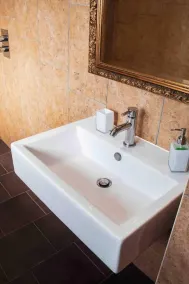 Threeways Retreat with Heated Swimming Pool - Image 5
