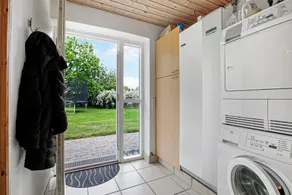 Home for the family in quiet surroundings - Image 4