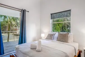 Fuller Holidays - The Rock Beach House on Belongil Beach - Image 4