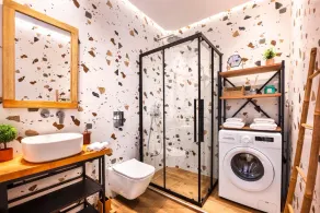 Stylish two bedroom apartment with outdoor Hot Tub and private parking - Image 2