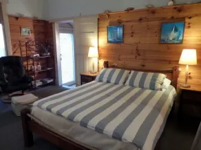 Tranquil Shores Waterfront Cottage - Image 5