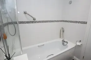 Child friendly ground floor accessible apartment close to town centre - Image 3