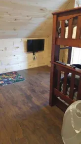 The Yogi, Dog Friendly Cabin at Lake Algonquin - Image 3