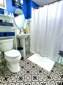 Steps from the beach,  Lakeview with Hot Tub - Image 3