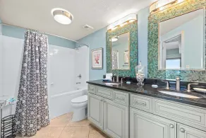 Gulf-front condo with spacious balcony resort amenities and cheerful interior - Image 3