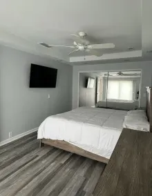 Cozy 3 bedroom fully furnished lake view house! - Image 5