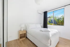 Paw-friendly 2BR Bondi pad with parking, great location - Image 3