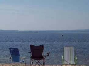 Walk to beach! Three bedrooms! BOOK 2027 NOW - Image 2