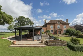 A lovingly renovated, beautiful Queen Anne style property with panoramic views. - Image 4