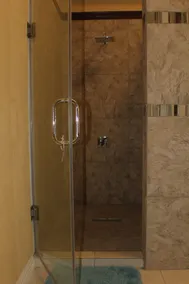 Entire Luxury Apartment with contemporary decor - Image 5