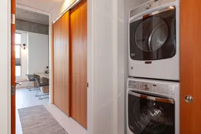 Modern townhome in downtown, Roof-top patio w/River views, walk to breweries - Image 4