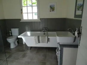 Great family-friendly Farmhouse with pool on large site. Peaceful rural region. - Image 4