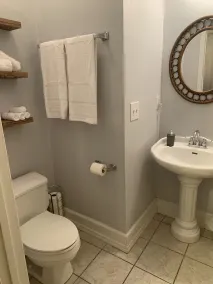 Private room and bathroom in the heart of Cullman. - Image 3