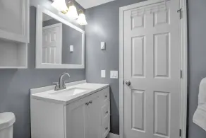 Lovely 2 bedroom apartment with free parking - Image 5