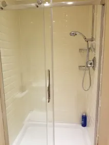 London Luxury 3 bedroom 2 bathrooms flat 1 min to Redbridge Station FREE parking & WIFI - Image 3