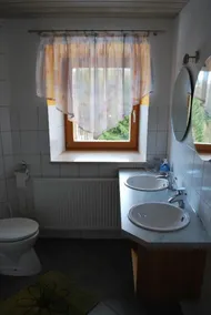 Geräumiges Ferienhaus in idyllischer Lage, mit Badeweiher - Image 4
