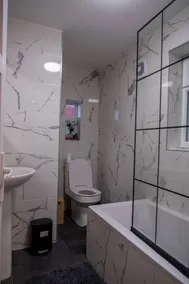 Lovely Family Home in Rainham. A home away from home, a perfect choice for stays - Image 4