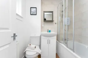 Cheerful Stays - Livingston - 4 Bedroom 3 Bath home - Image 2