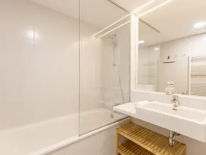Apartment with sauna - Image 3