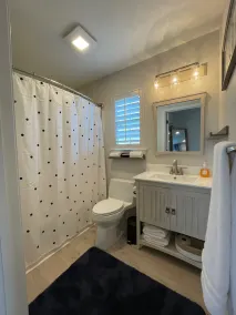3 Bed/3 Bath Remodeled End Unit & 5 min to Beach! Pet Friendly!! - Image 5