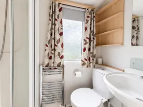 Cosy Dog Friendly Caravan, Near To Great Yarmouth In Norfolk Ref 10029Rp - Image 4