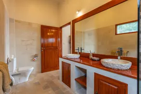 Luxury beachfront villa Boathouse - Image 2