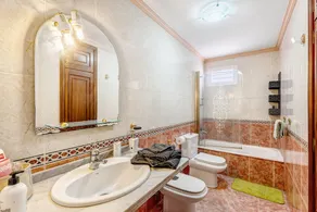 Holiday Apartment 'Beautiful 3 Bedrooms Wifi Sea View' with Sea View, Wi-Fi and Air Conditioning - Image 4