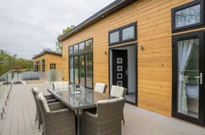 Luxurious 3 bed Lodge with private hot tub close to city of Cambridge - Image 5