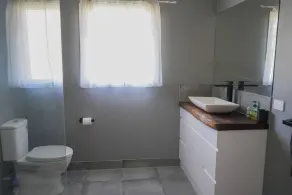 Modern and Stylish 3Bed 2Bath home Townsville - Image 4