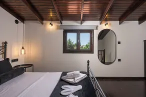 Eightyfour Living with private pool - Image 4