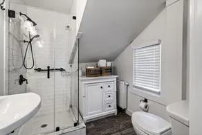Entire Home, 2 Blocks to Beach, Lots of amenities, beach badges & EV charger. - Image 5