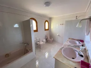 Charmig villa för 8 personer, lugnt, med privat pool och vacker utsikt - Image 3