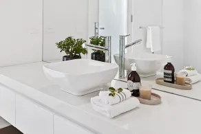 Luxe Coastal Retreat - Image 5