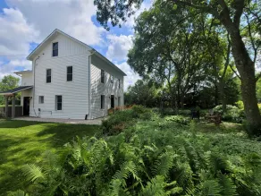 Spacious, Newly Refurbished Cozy  Farmhouse  on 100 acres - Image 4