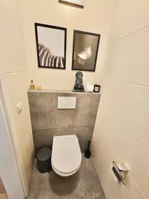 Bright 2 bedrooms flat w parking&balcont - Image 3