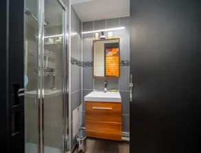 Wooden apartment with balcony - Image 2