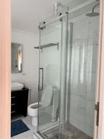 CHARMANTE MAISON 2 CHAMBRES: 3 LITS, COUCHAGES 1-5, SÉCURITÉ 24h / 24, PISCINE PRIVÉE ET PLAGE - Image 2