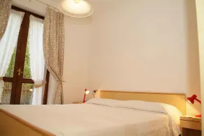 Holiday apartment with lake view - Image 5